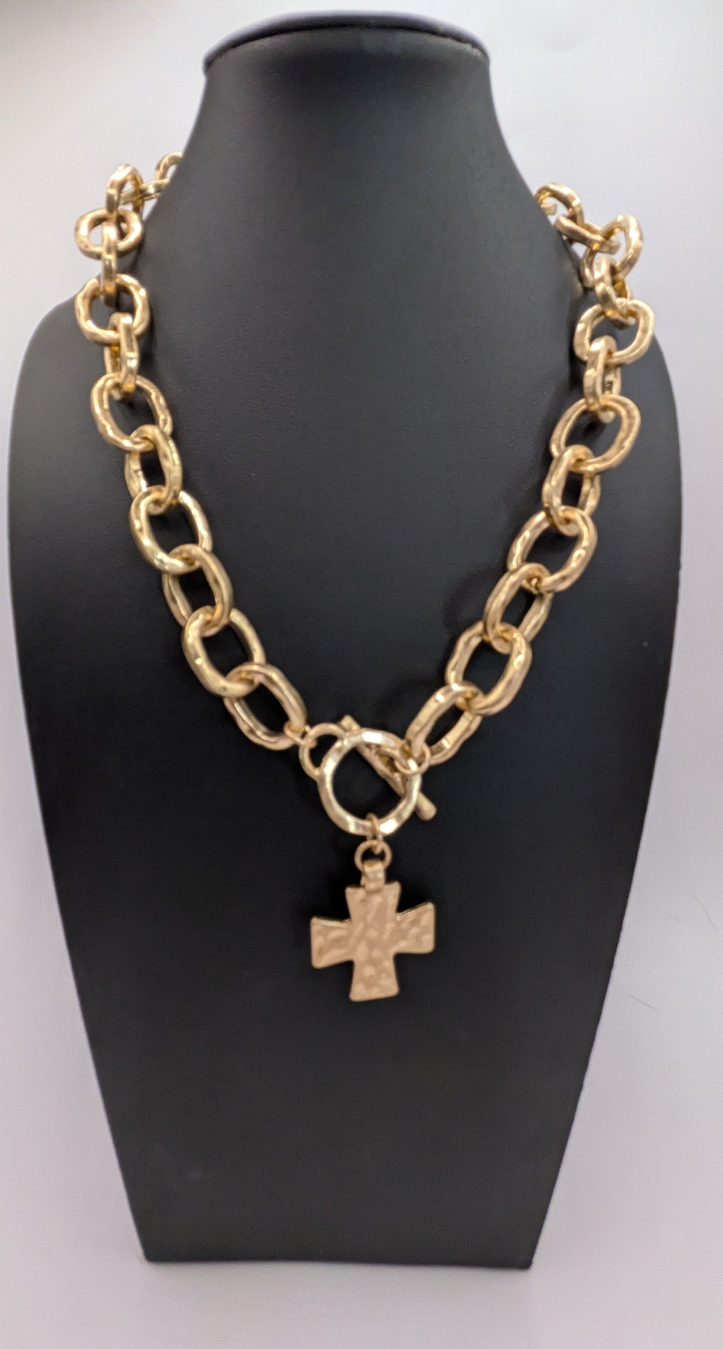 Cross Charm Chunky Chain Toggle Necklace